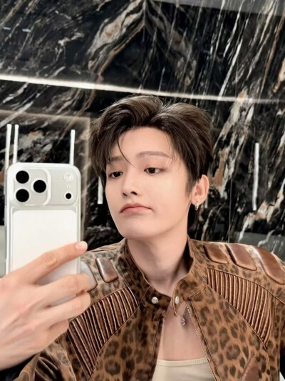侯明昊