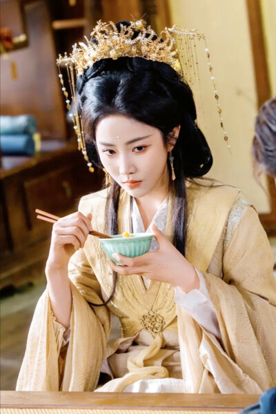 为婢 景明月