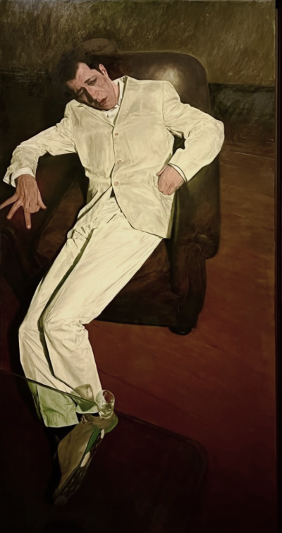 菲尔·黑尔是一位美国具象画家，以其充满张力和心理深度的绘画作品而闻名。他目前居住并工作于英国伦敦。