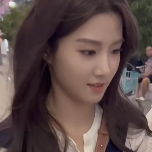 偶尔温柔的热络 含有暗示的幽默