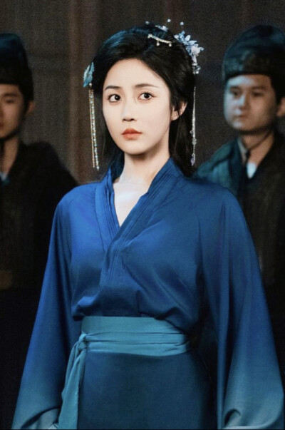 为婢 景明月