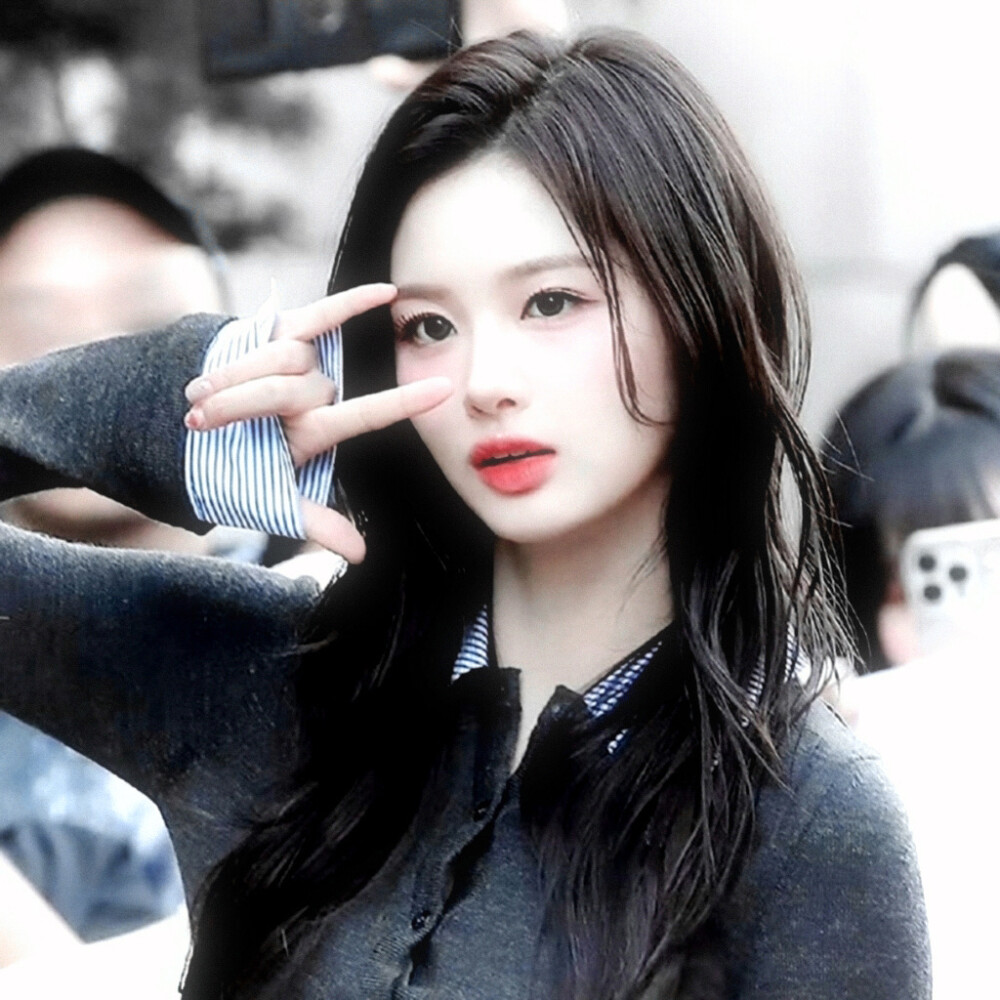 重逢的街头 心跳比我先认出你