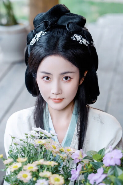 为婢 景明月
