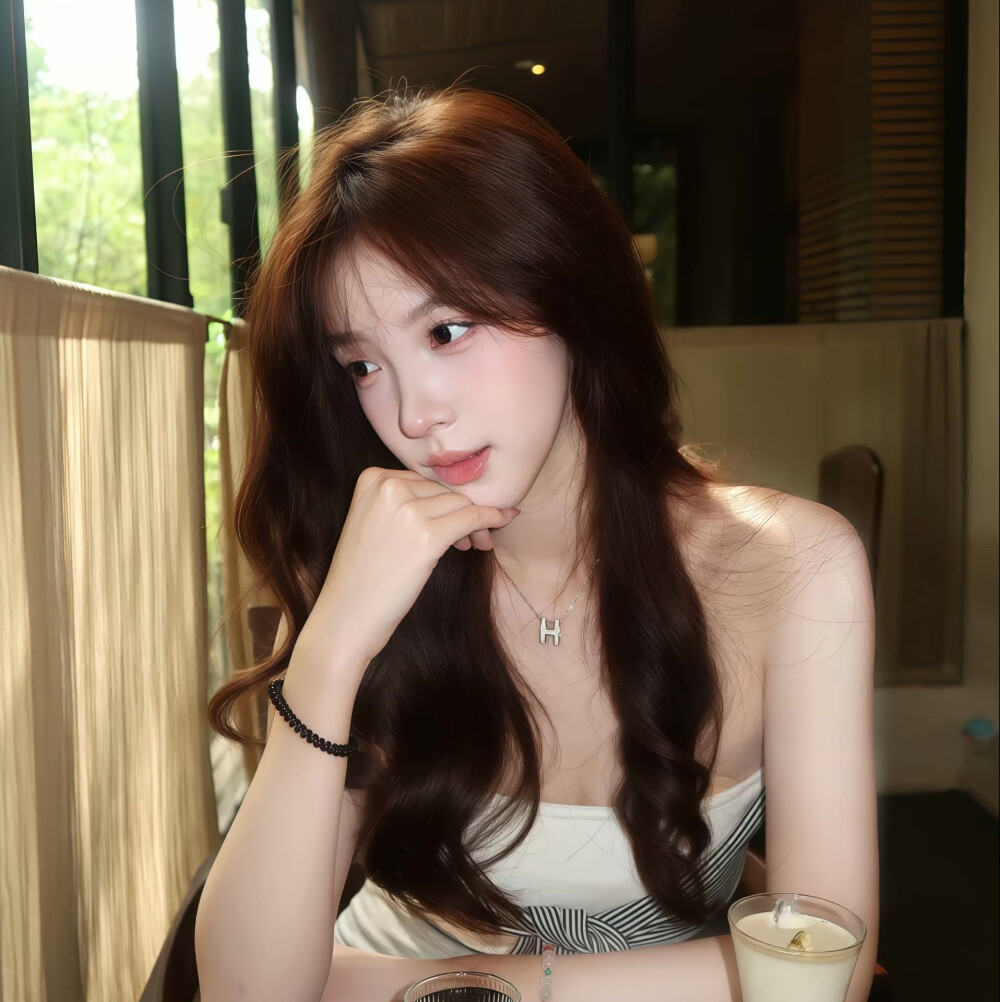 女生头像：勇敢丰盛 自在如风