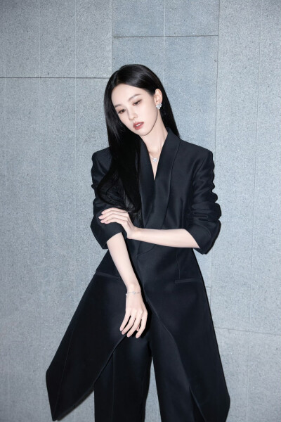 陈都灵