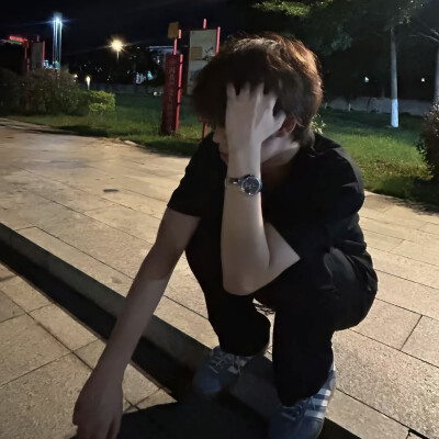 我可以原谅你很多次 但这都将成为 离开你时决断的铺垫