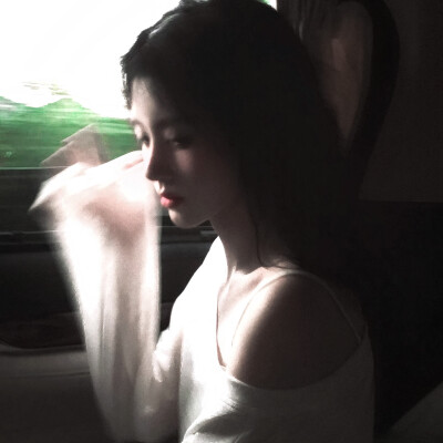 1955、Damp：邮票遗落在铁塔下枯叶堆里…