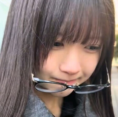 被后辈过度保护的...(｡•ˇ‸ˇ•｡) ...