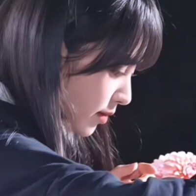 祝这个宝宝生日快乐，幸福永远降临手掌心