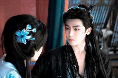 入青云 侯明昊 卢昱晓 