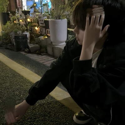 我可以原谅你很多次 但这都将成为 离开你时决断的铺垫