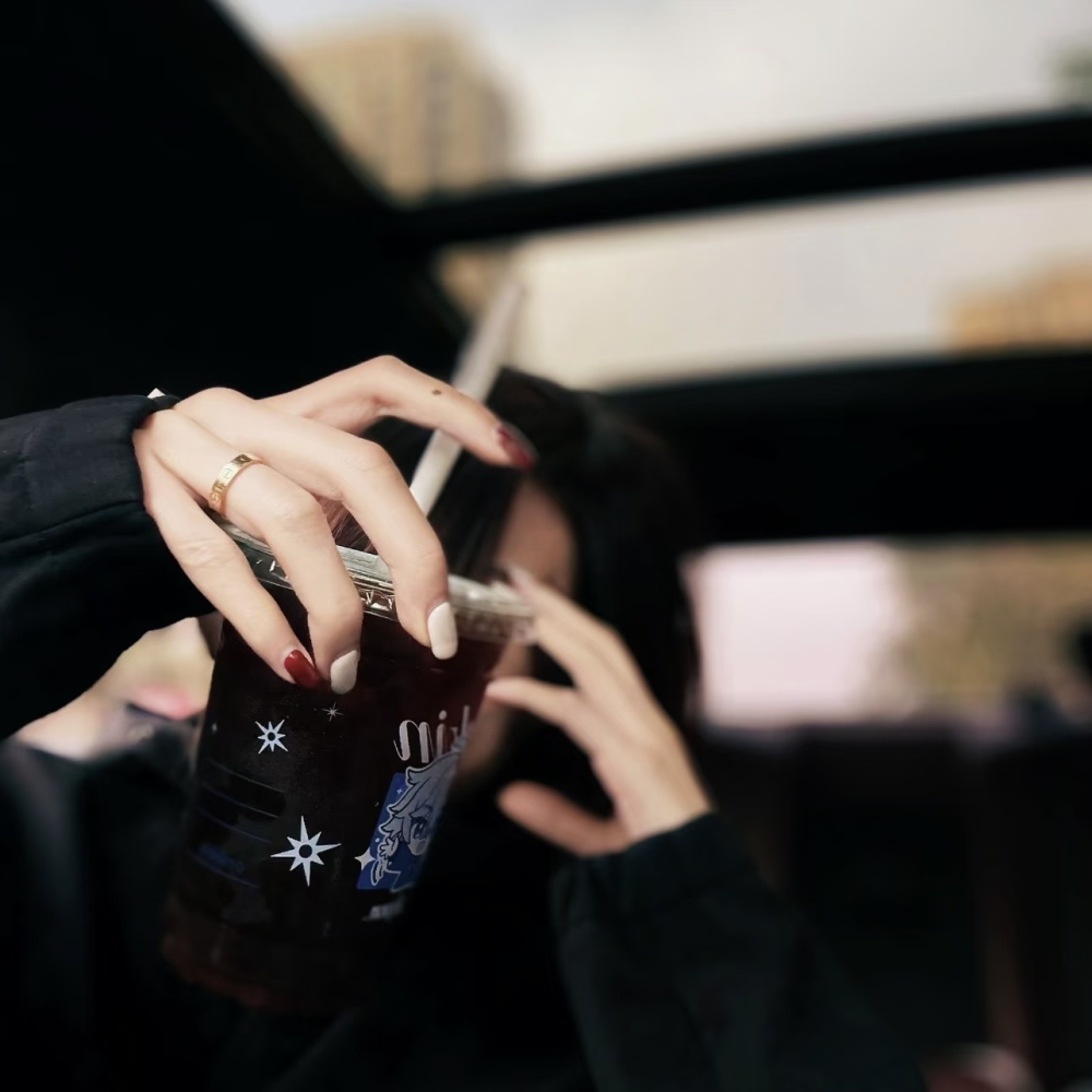 女头稀罕点赞收藏