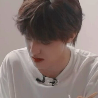 我对你来说是一颗星也好，请你继续做我的宇宙吧！