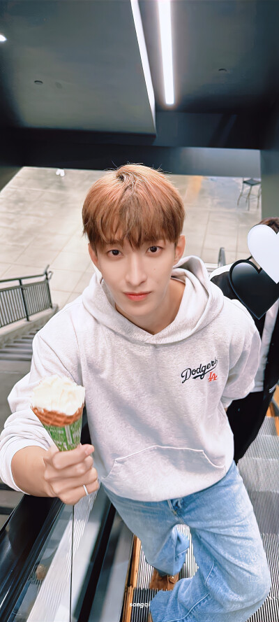 李硕珉秋日晚风壁纸