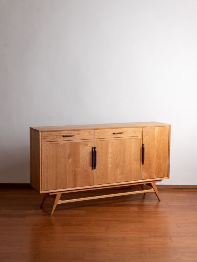 江​全榫卯结构丹麦中古风玄关鞋柜
苏客定樱桃木玄关鞋柜
​尺寸:160×35×H900
​全榫卯结构丹麦中古风，个人钟爱此种风格，经过反复推敲打磨定样，为确保柜体内部空间最大化利用，采用了非木质穿带的新工艺。​全榫…