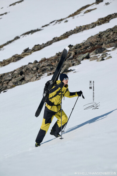 HELLYHANSEN海丽汉森：
风雪呼啸掠过耳畔
攀至山顶等待出发
跟随HELLY HANSEN全球品牌代言人@UNIQ-王一博
在雪地上，划出属于自己的弧线
全新品牌宣传片——「风雪为伴，探索不止」即将上线。
10月17日，敬请期待！…