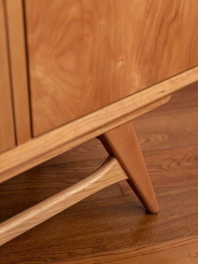 江​全榫卯结构丹麦中古风玄关鞋柜
苏客定樱桃木玄关鞋柜
​尺寸:160×35×H900
​全榫卯结构丹麦中古风，个人钟爱此种风格，经过反复推敲打磨定样，为确保柜体内部空间最大化利用，采用了非木质穿带的新工艺。​全榫…