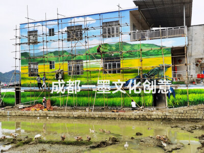 好呀～我帮你写一个既有画面感又能体现“现代新农业”的美丽乡村墙绘文案，你可以直接用作宣传或上墙标语。
 
美丽乡村·绘出振兴新画卷
田野间，稻浪翻涌，不是旧时光的复刻，而是科技与土地的握手。
无人机掠…