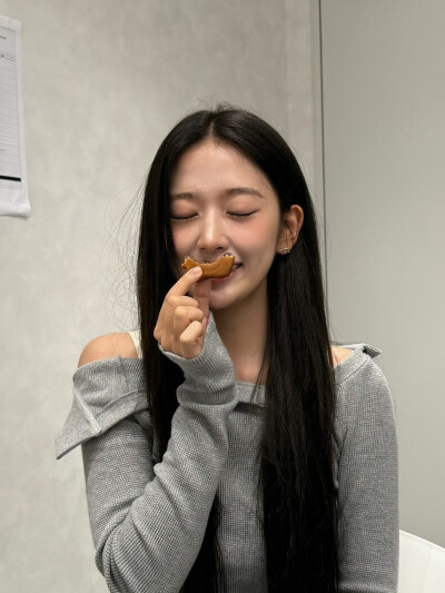 BY爱喝可乐的古娜小姐 韩国 安宥真