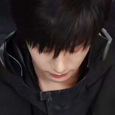 ，