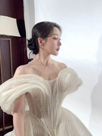 姜贞羽
