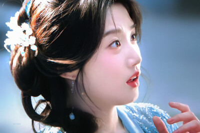 * 卢昱晓/明意