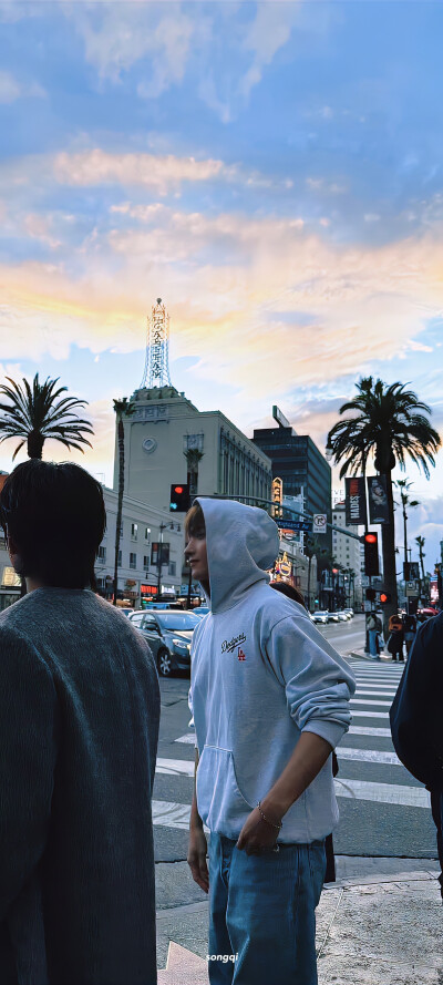 李硕珉秋日晚风壁纸