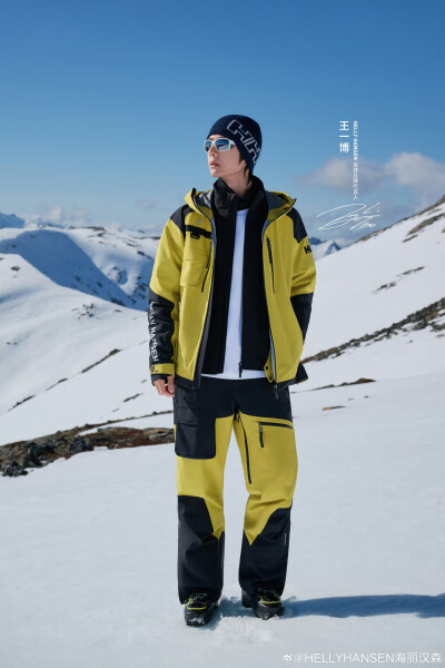 HELLYHANSEN海丽汉森：
风雪呼啸掠过耳畔
攀至山顶等待出发
跟随HELLY HANSEN全球品牌代言人@UNIQ-王一博
在雪地上，划出属于自己的弧线
全新品牌宣传片——「风雪为伴，探索不止」即将上线。
10月17日，敬请期待！…