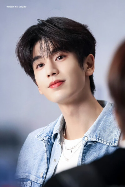 cr.FM1230丨张凌赫