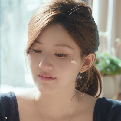 赵露思
许我耀眼