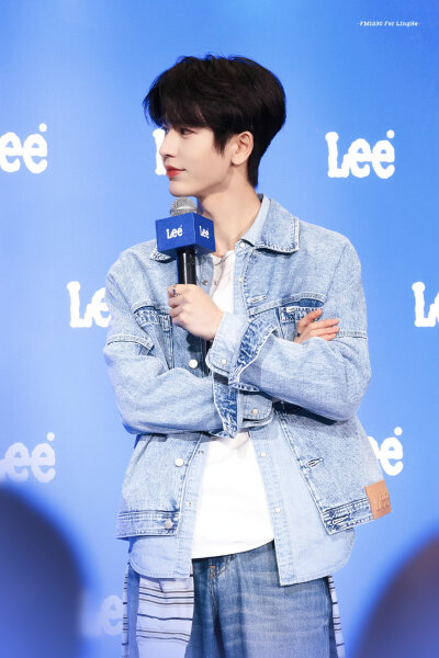 cr.FM1230丨张凌赫