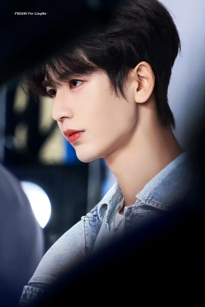 cr.FM1230丨张凌赫