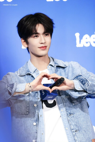cr.FM1230丨张凌赫