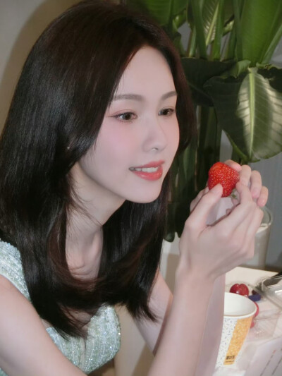 陈都灵