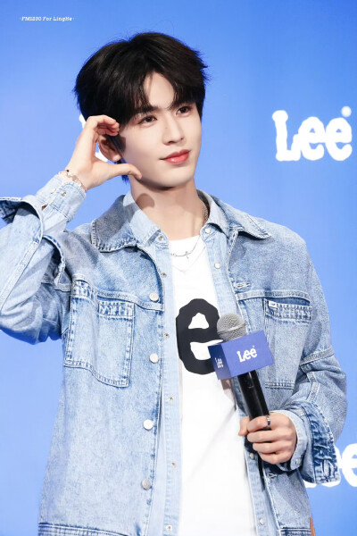 cr.FM1230丨张凌赫