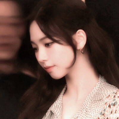 在我还对这个世界陌生的小小少女时代，曾经坚定的和她对视过