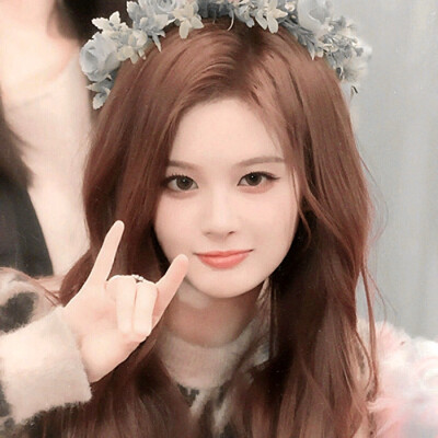 1955、Damp：邮票遗落在铁塔下枯叶堆里…