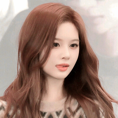 1955、Damp：邮票遗落在铁塔下枯叶堆里…