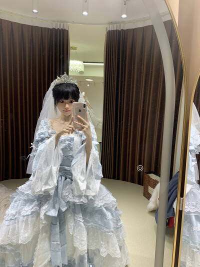 沈星回生日快乐，今天请让我做你的小王妃。
我们已经相伴616天，我不想因为别人的影响喜欢一个人，所以在下载游戏前我没有看任何相关剪辑视频，最初在主线看到你时并没有马上喜欢，随着剧情慢慢推进和观看思念剧情、…