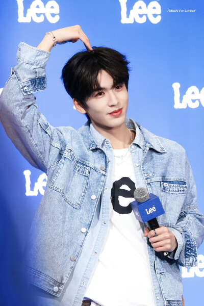 cr.FM1230丨张凌赫