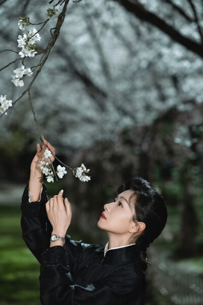 万茜