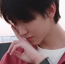 这套造型的自拍为什么不发这两张