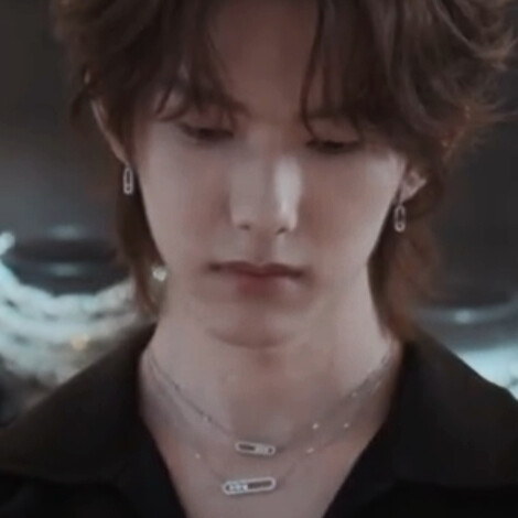 我也是好久没截这个马柏全了怎么有一股blc头像的感觉