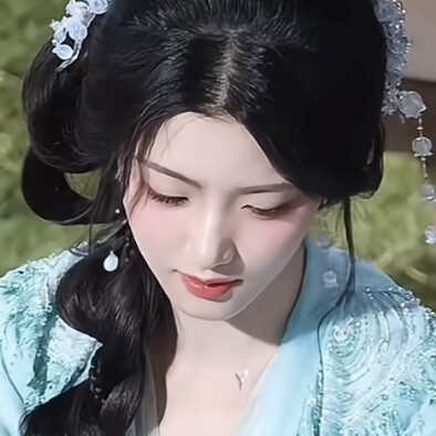 倒映在山水画里