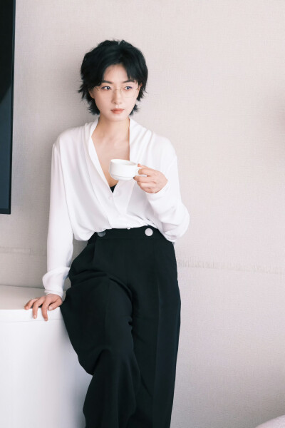 万茜