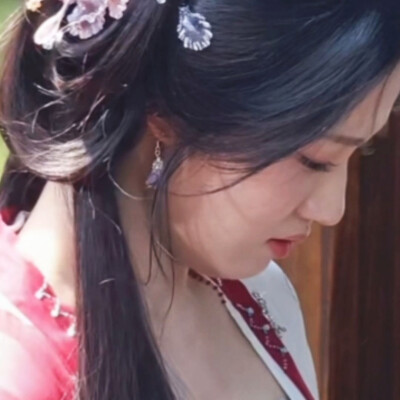 年年红药，知为谁生