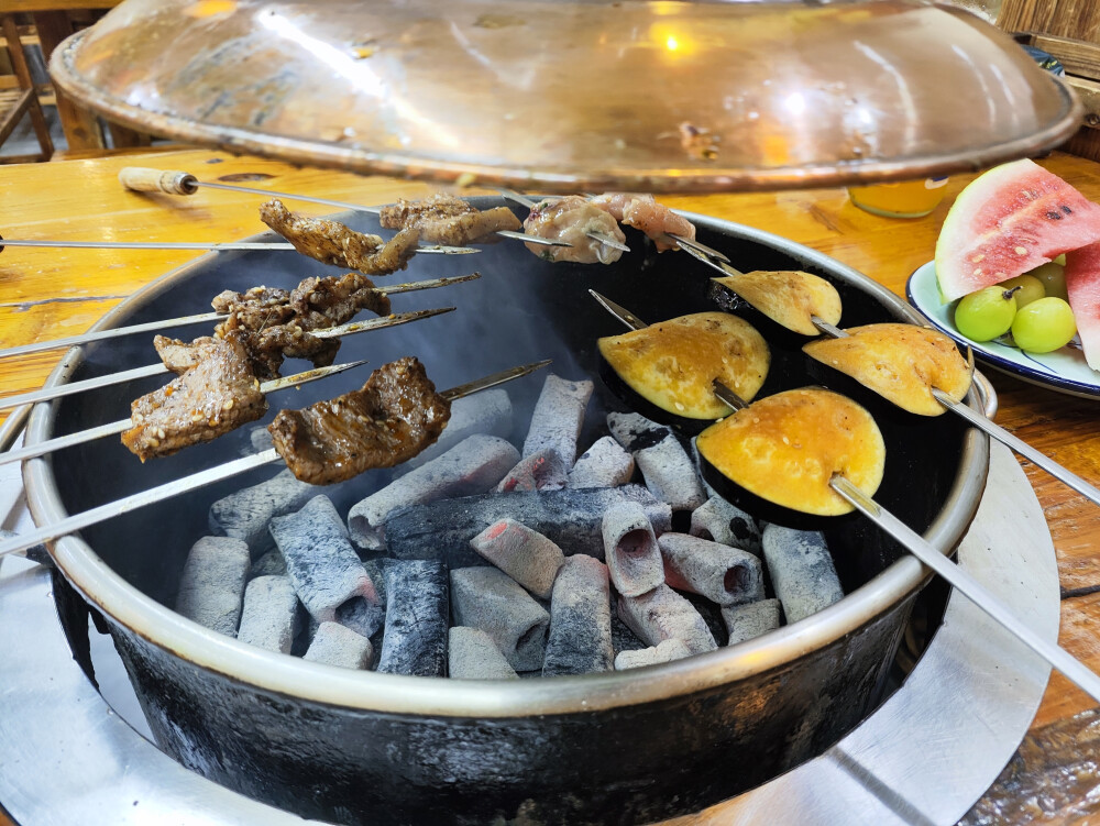 我喜欢大傻狗！
于是又来吃这家自助烤串了，主要是体验diy的乐趣
9.19