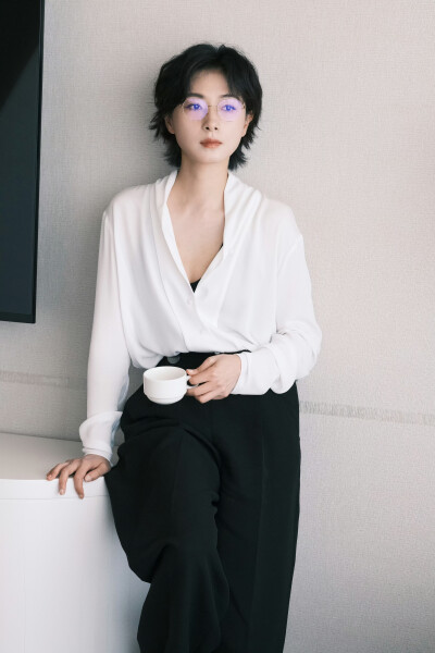 万茜