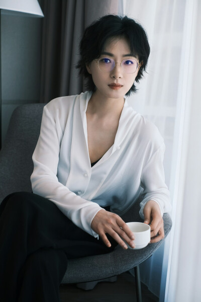 万茜