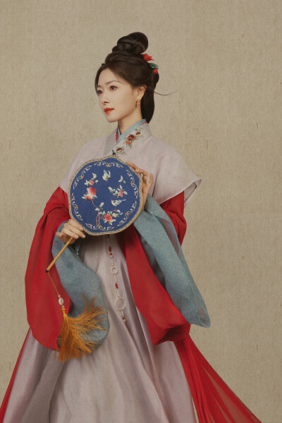万茜